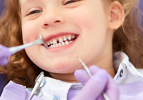 Controlla i tuoi denti e quelli dei tuoi bambini con una visita odontoiatrica specialistica gratuita